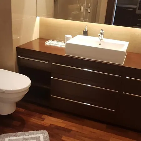Apartament Z Balkonem Przy Parku Apartment *