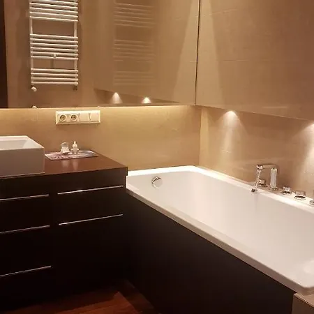 Apartament Z Balkonem Przy Parku Apartment *